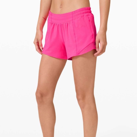 lululemon athletica Pants - Lululemon Hotty Hot Short II *Long 4" Pink Highlight??? Size 6